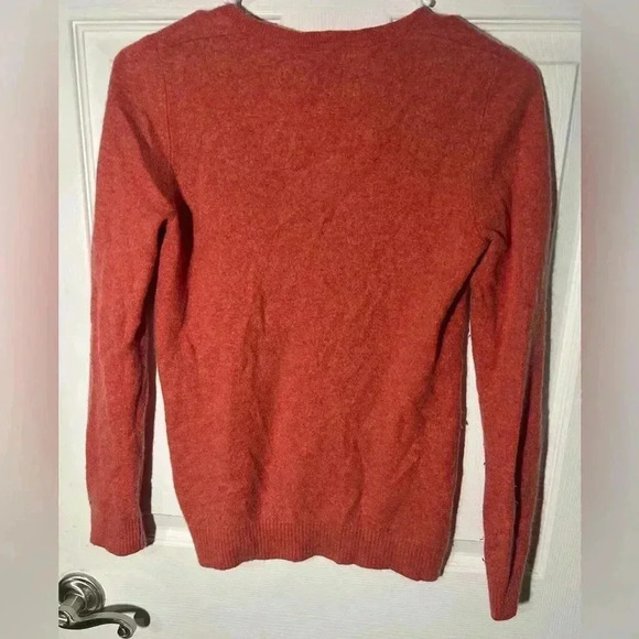 LL Bean 100% Cashmere Sweater Womens V Neck Pullover Classic Size Small. Salmon - Picture 7 of 12